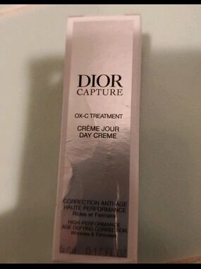 The Dior Capture Totale OX-C Treatment Day Creme .17 fl oz (5 ml) deluxe sample
